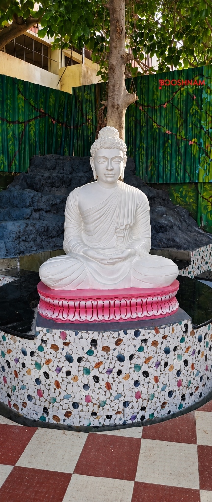 Dhyana Buddha Serene Statue & Pebble Plinth